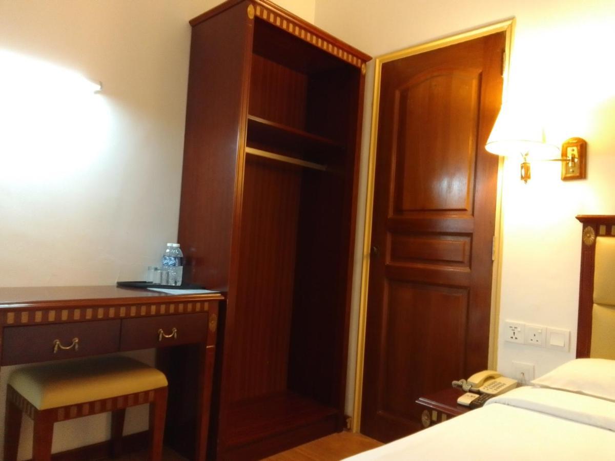 Super Oyo 90464 Borneo Suites Hotel Kota Kinabalu Buitenkant foto