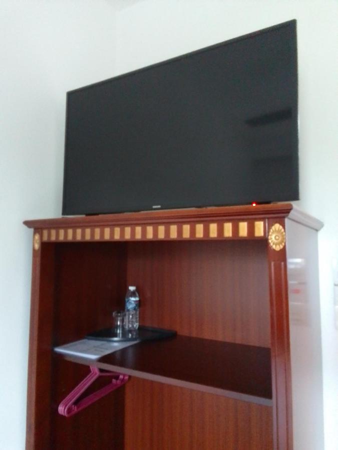 Super Oyo 90464 Borneo Suites Hotel Kota Kinabalu Buitenkant foto