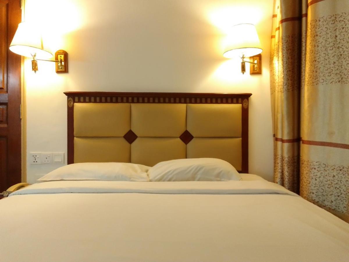 Super Oyo 90464 Borneo Suites Hotel Kota Kinabalu Buitenkant foto