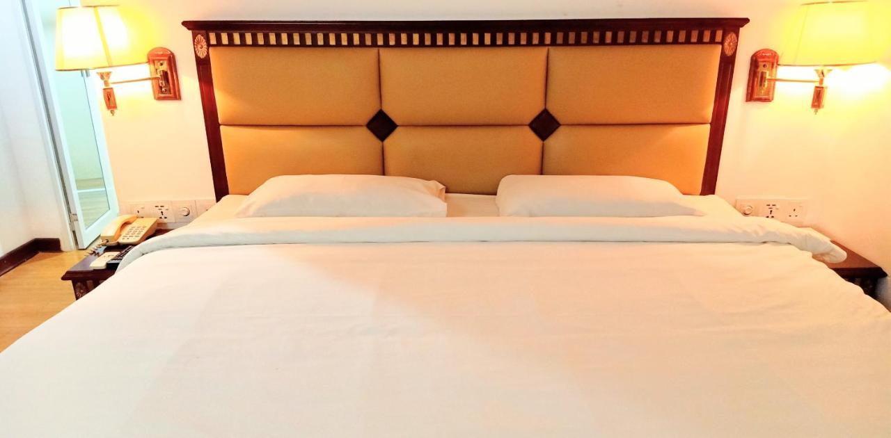 Super Oyo 90464 Borneo Suites Hotel Kota Kinabalu Buitenkant foto