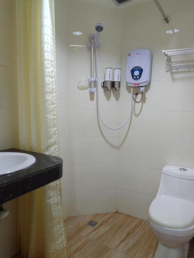 Super Oyo 90464 Borneo Suites Hotel Kota Kinabalu Buitenkant foto