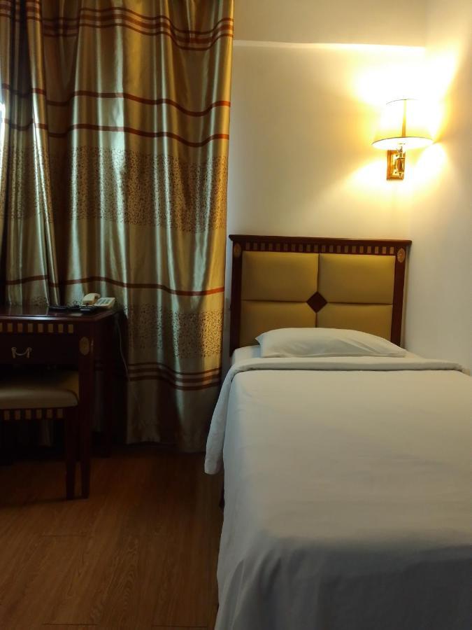 Super Oyo 90464 Borneo Suites Hotel Kota Kinabalu Buitenkant foto