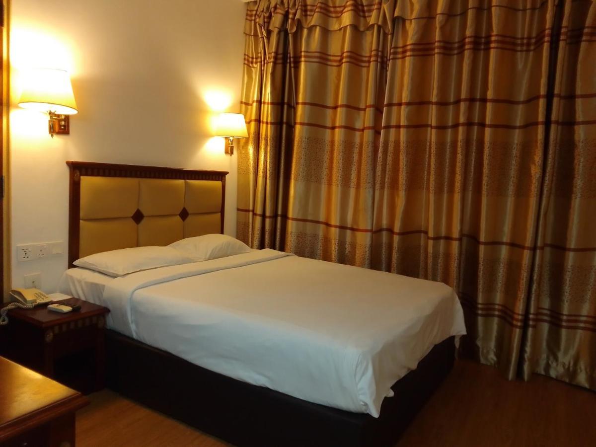 Super Oyo 90464 Borneo Suites Hotel Kota Kinabalu Buitenkant foto