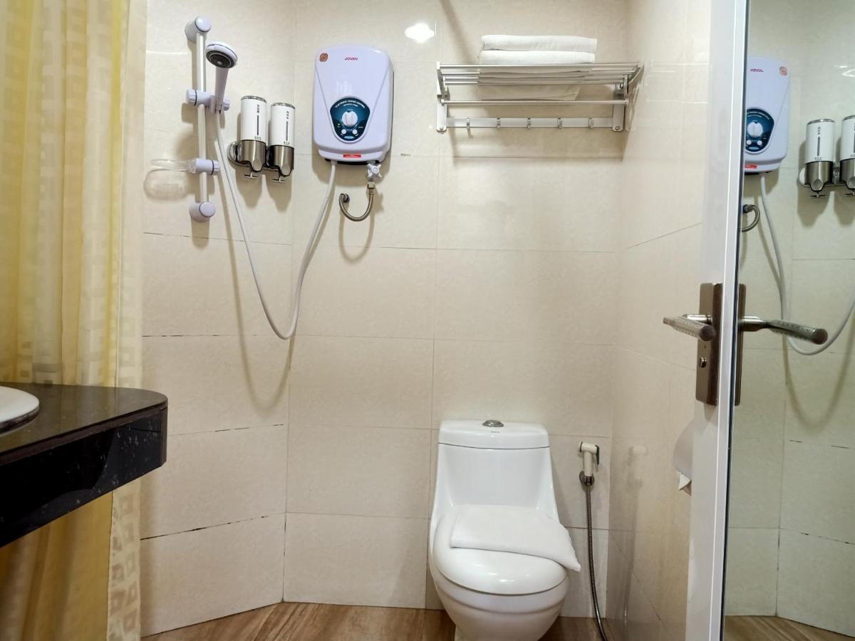 Super Oyo 90464 Borneo Suites Hotel Kota Kinabalu Buitenkant foto