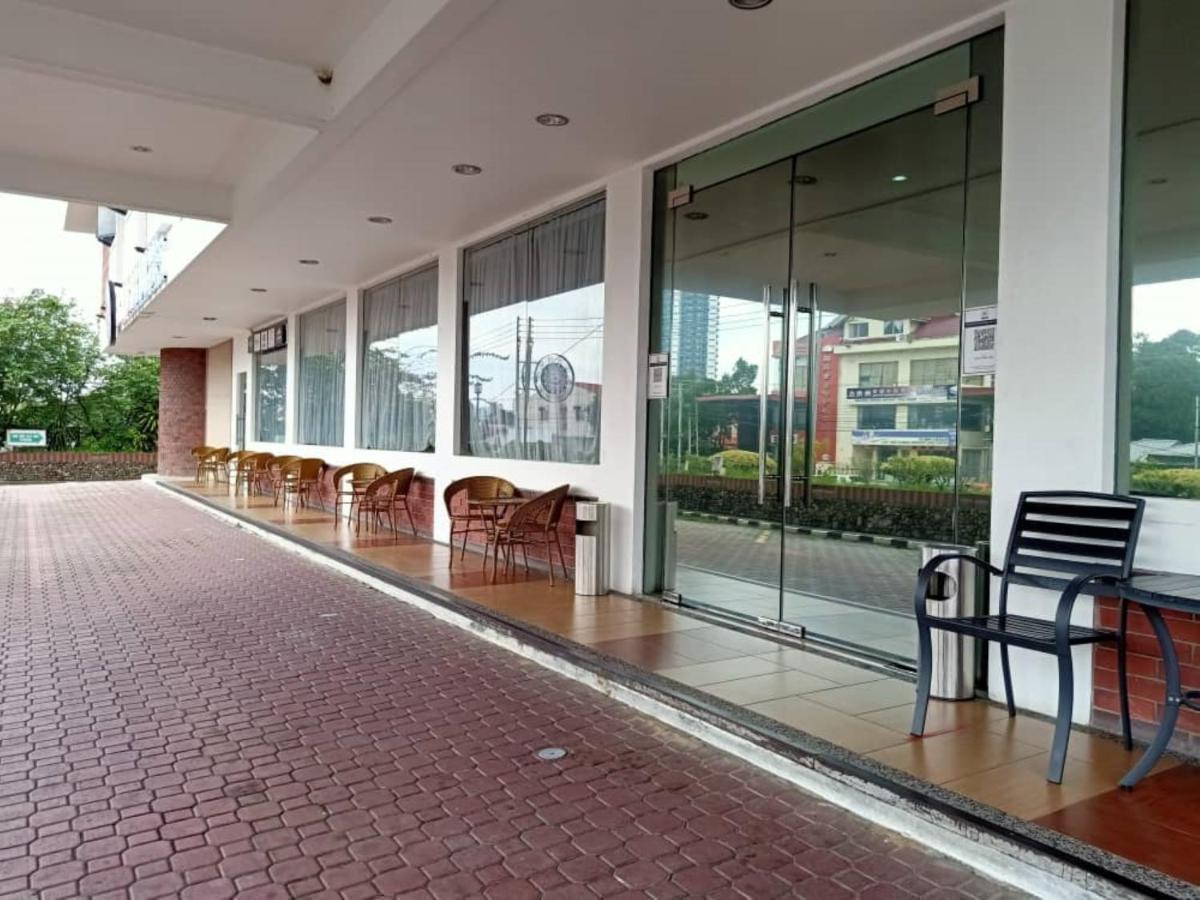 Super Oyo 90464 Borneo Suites Hotel Kota Kinabalu Buitenkant foto